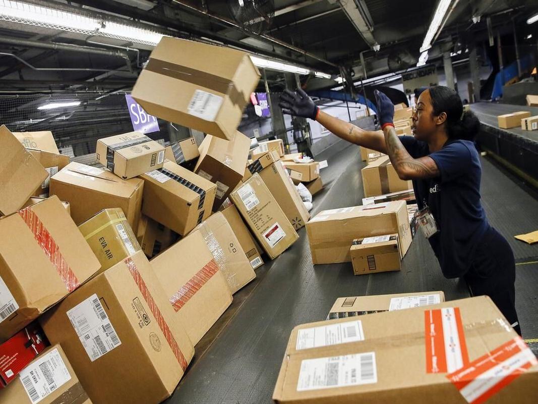 FedEx hiring 200 package handlers for new distribution center in