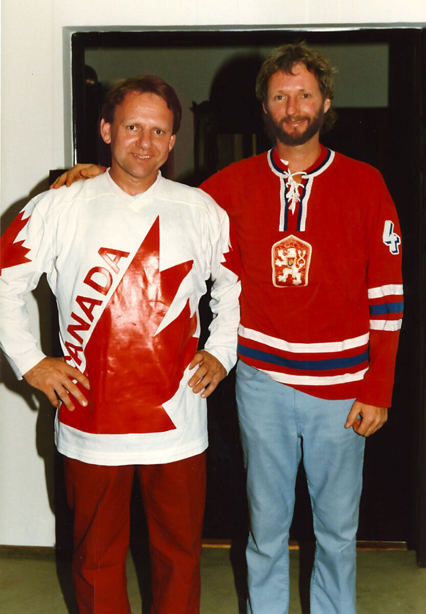 NIKE  BOBBY HULL 1976 Team Canada Throwback Hockey Jersey