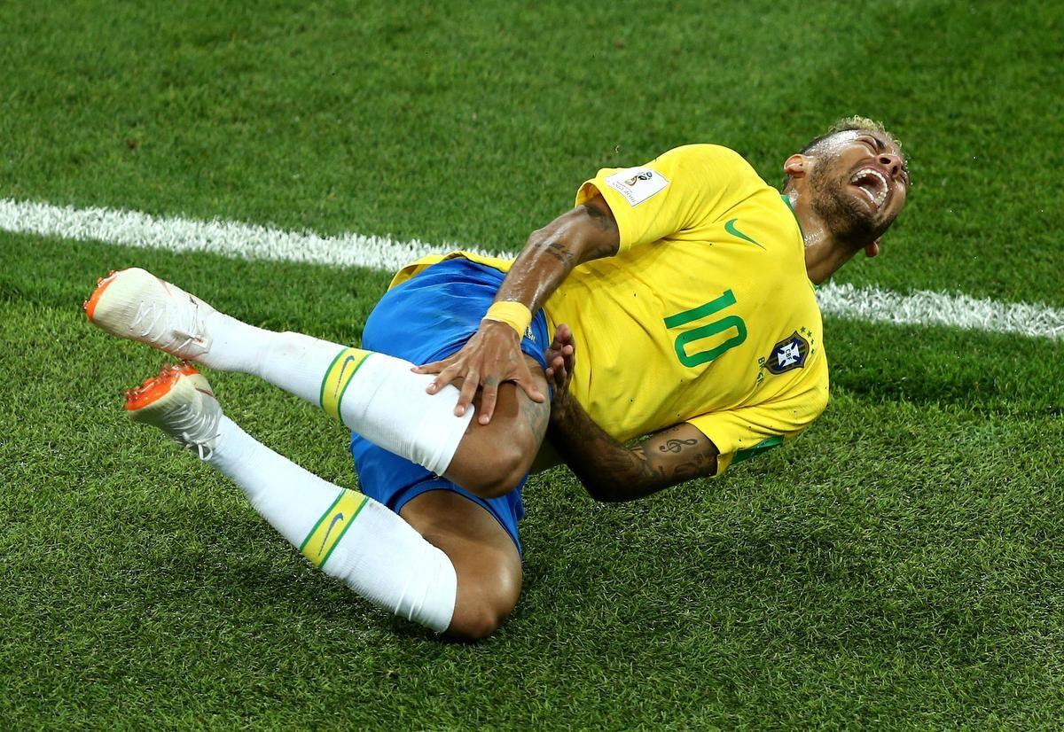 Neymar needs to cut out acting if he wants the top-player title at World  Cup, former winner says