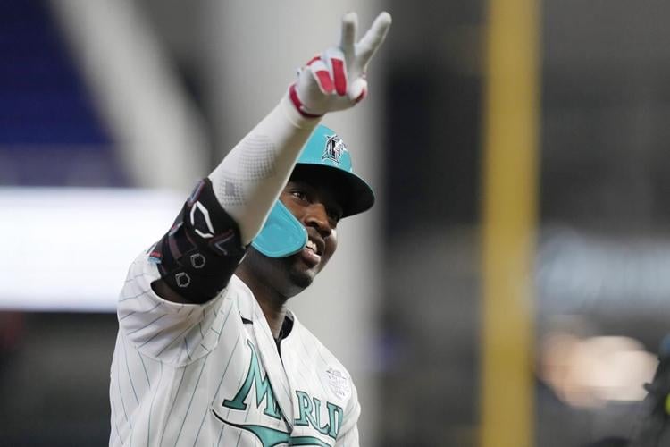 Cabrera fans 10 in 6 innings, Sánchez homers in Marlins' 4-0 win