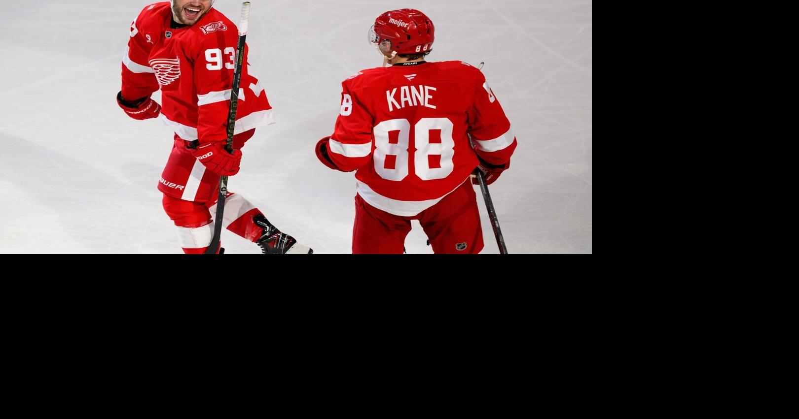 Patrick Kane passes Mike Modano for the most NHL points by a US-born player