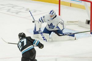Guenther scores two goals as Mammoth whip Maple Leafs 6-1