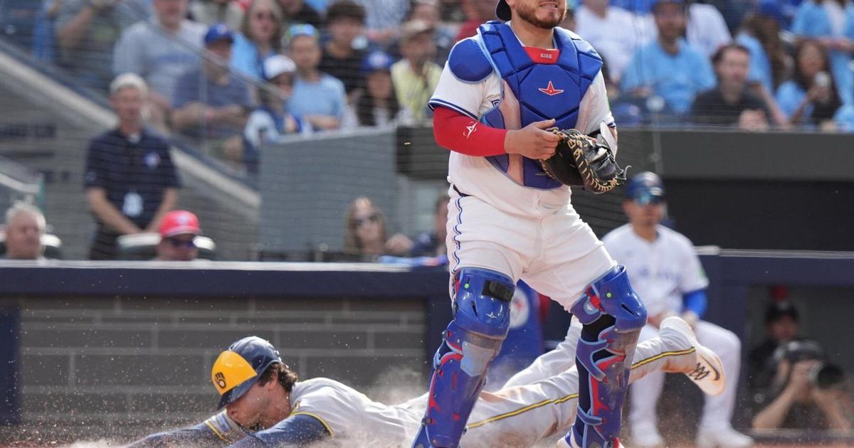 Chourio, Yelich lift Brewers over Blue Jays 4-1 with back-to-back ninth inning homers