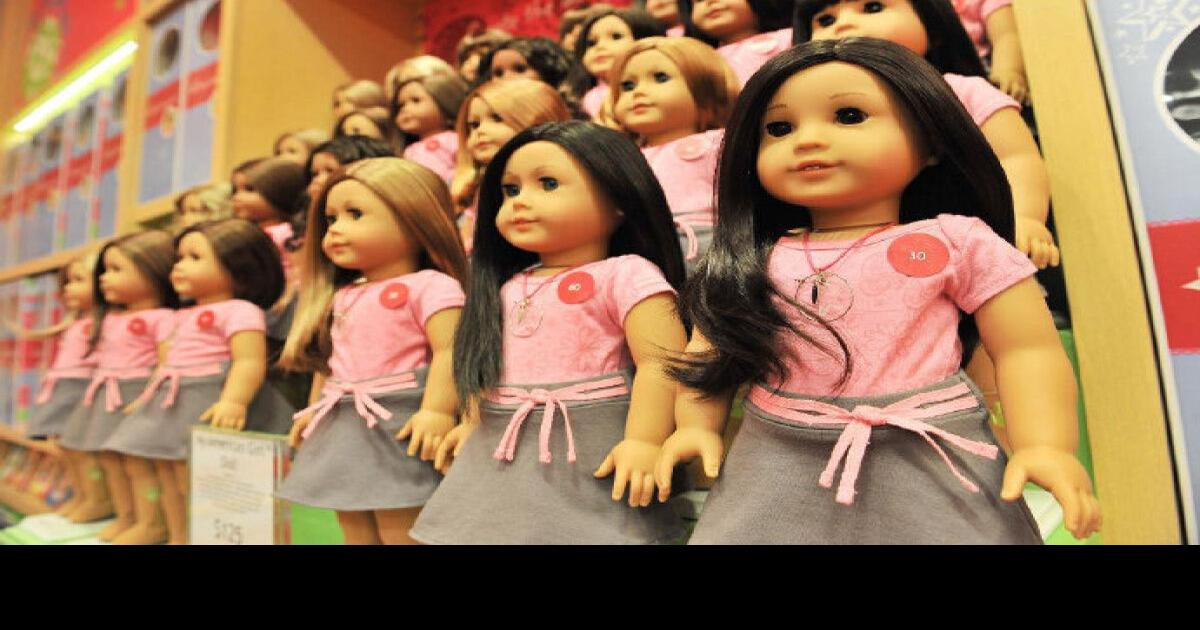 4,000 girls swarm Yorkdale Mall for arrival of American Girl dolls
