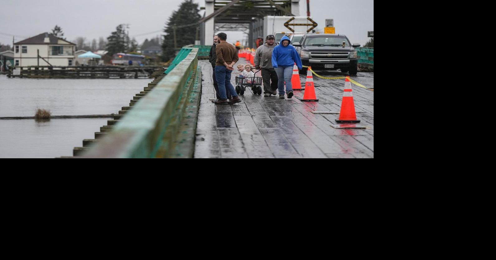 Wagon-dragging B.C. islanders face weeks without vehicle bridge, knocked askew by tug