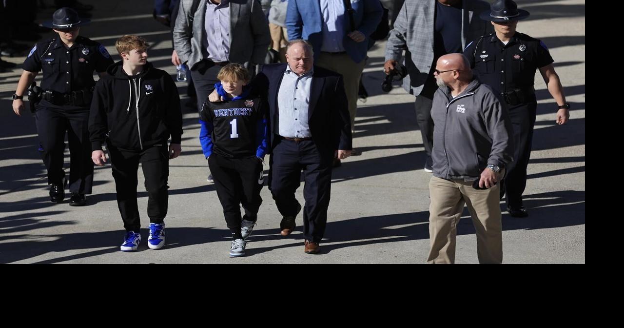 Phil Mafah runs for four touchdowns, Clemson rallies to beat Kentucky 38-35 in a wild Gator Bowl