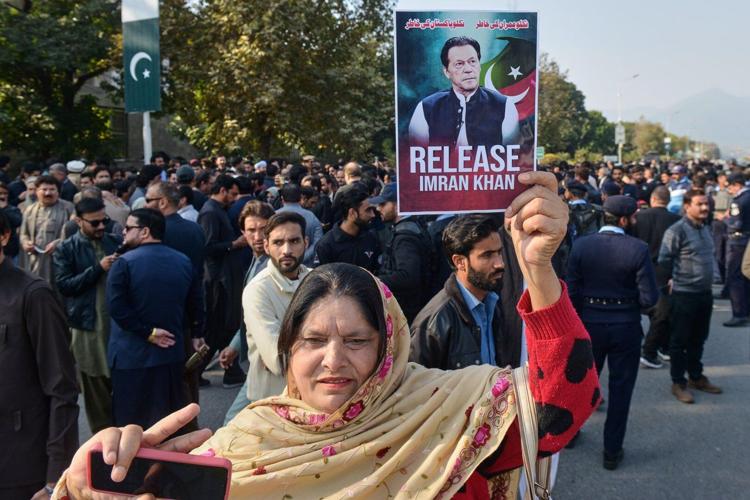 Pakistani court sentences former Prime Minister Imran Khan and wife to ...