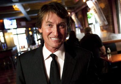 Soccer team presents Wayne Gretzky with beautiful, misspelled