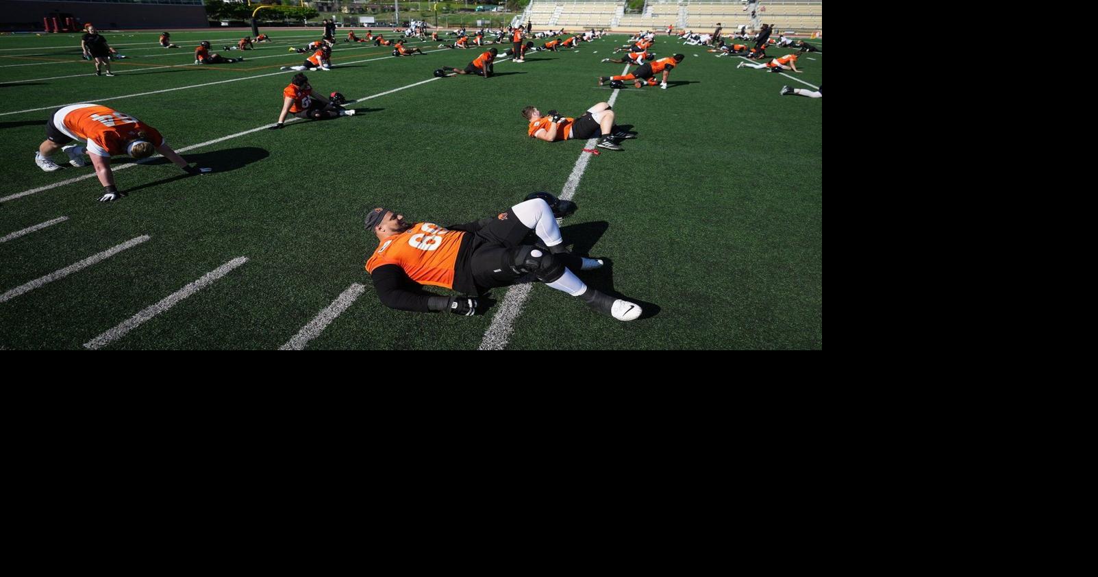 Winnipeg Blue Bombers shore up their offensive line by signing former Lion Broxton