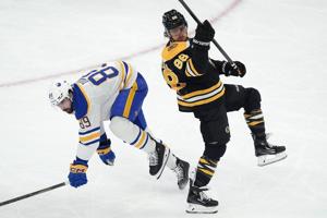 Bruins leading scorer David Pastrnak leaves game with upper-body injury