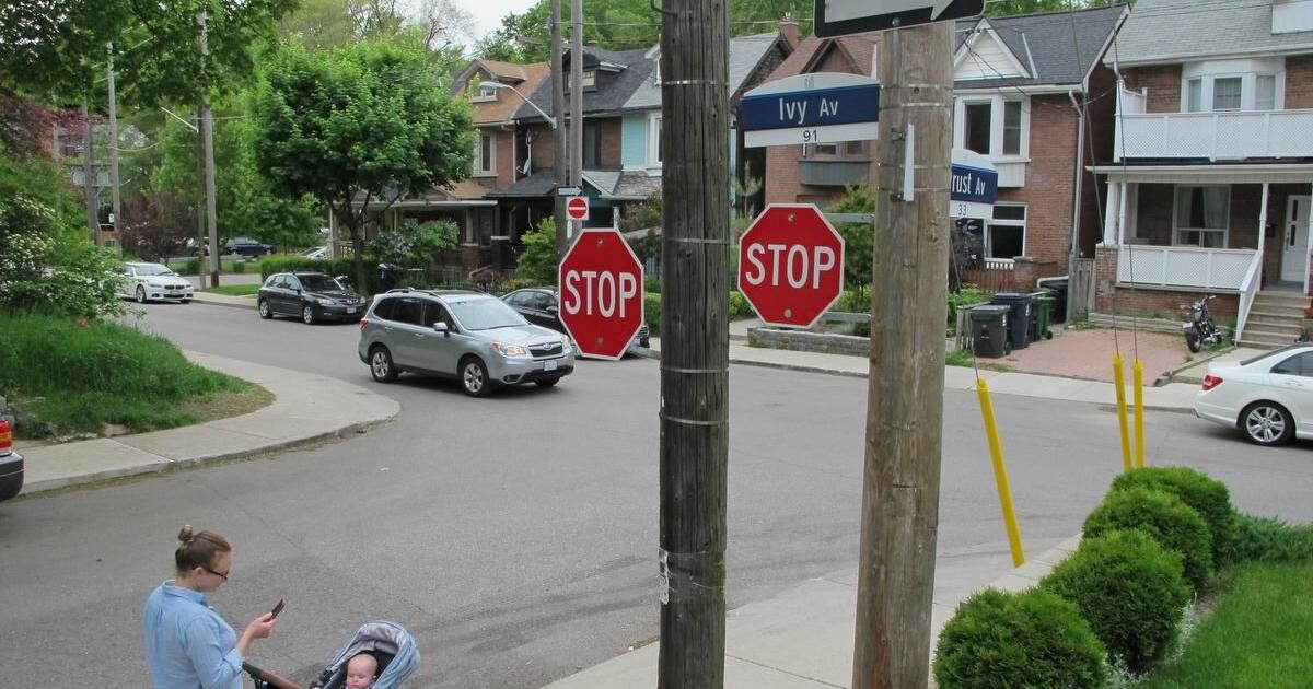 City offers good explanation for double stop signs