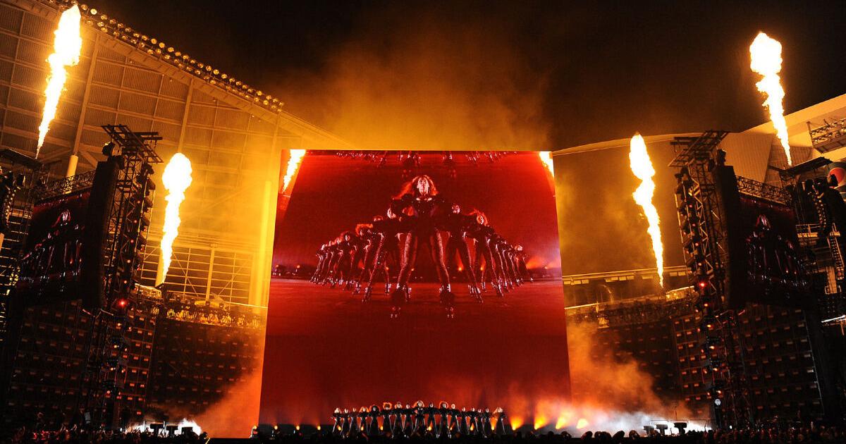 Beyoncé in Canadian fashion for world tour