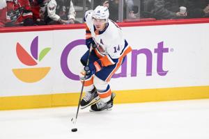 Islanders' Bo Horvat to be evaluated after leaving his team's game because of injury