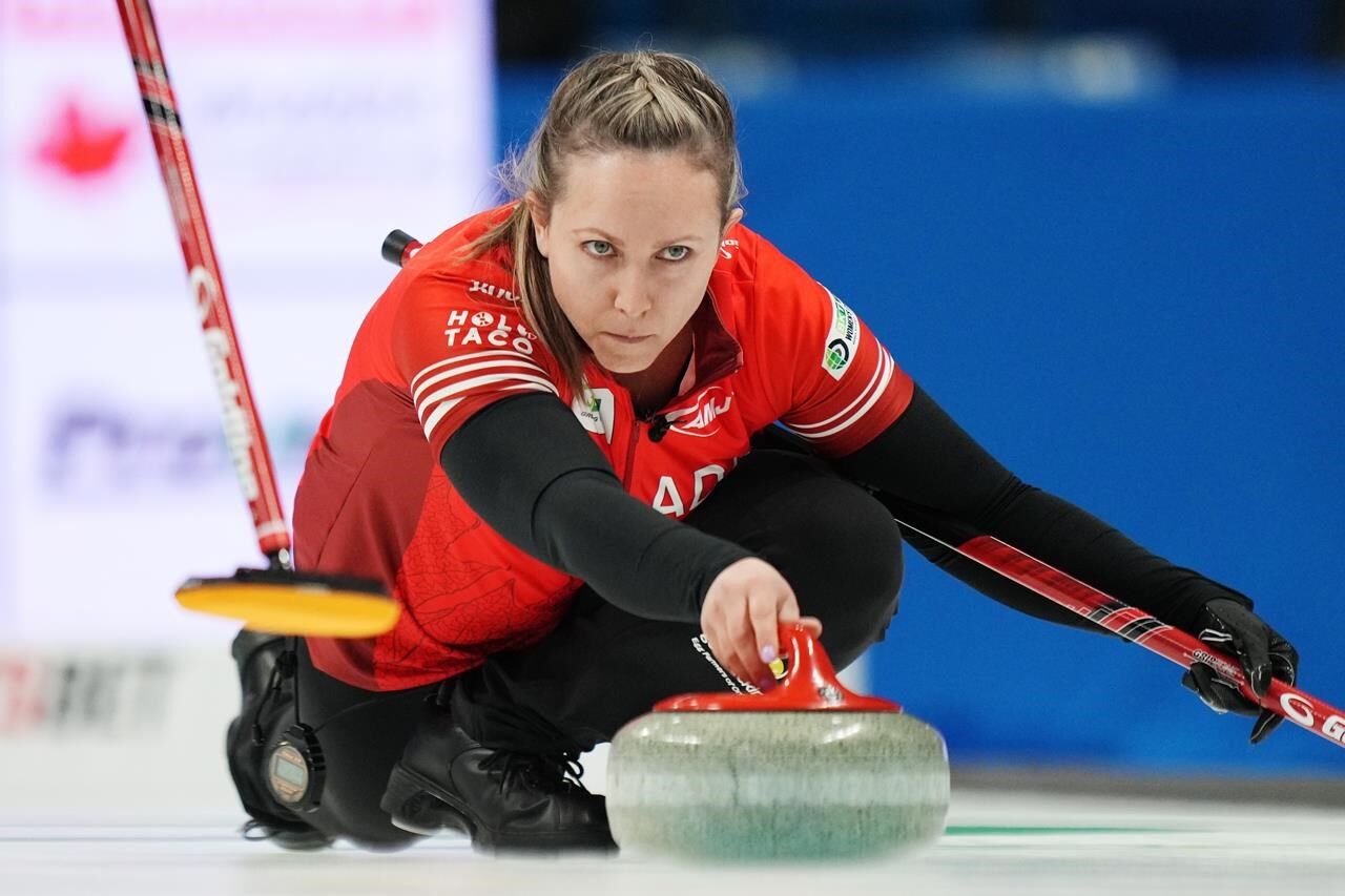Homan wins fourth straight in women's world curling, 9-4 over Norway