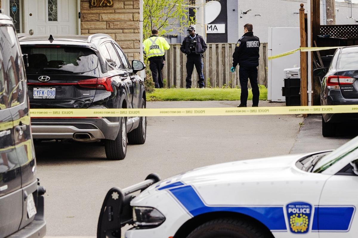 Man arrested in triple Mississauga stabbing