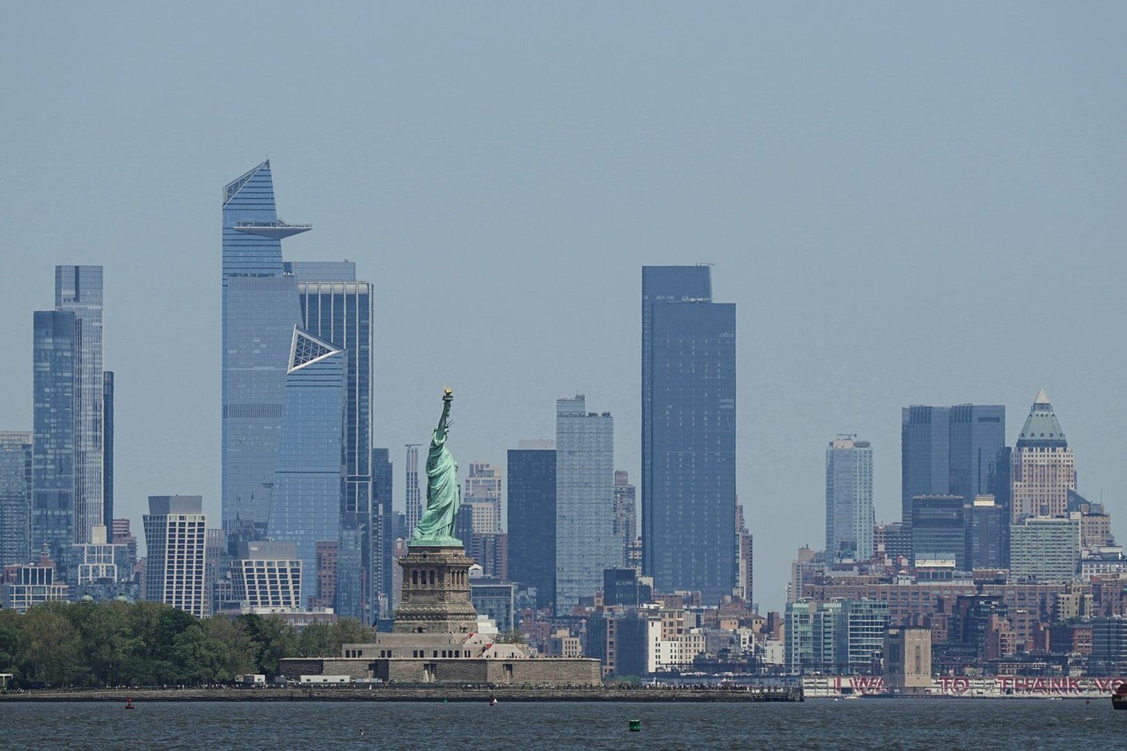 Federal prosecutors charge speedboat operator Manuel Hernandez after mother and infant die in New York Harbor capsizing; he faces state reckless endangerment counts