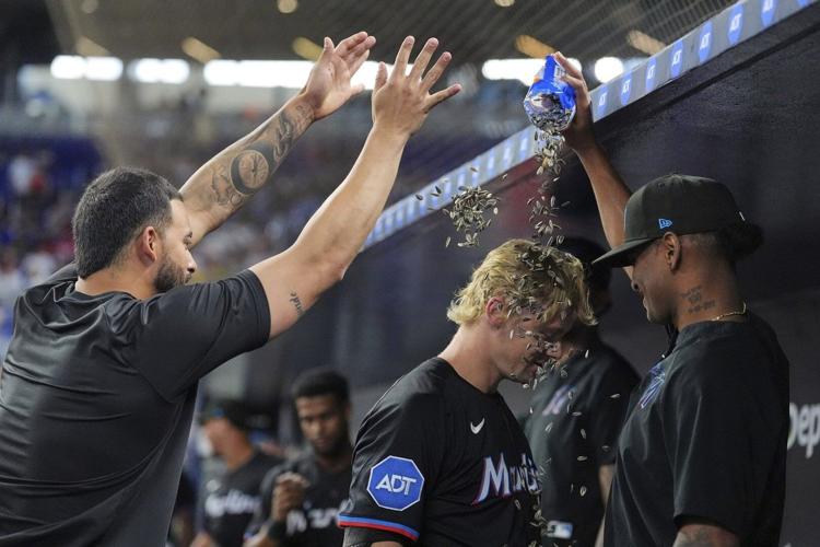 Kyle Stowers hits 2-run walk-off homer to give the Marlins an 8-7 win over the Royals