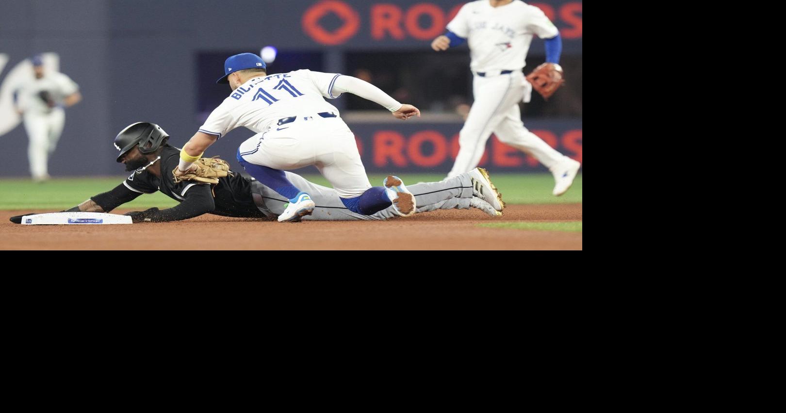 Miguel Vargas's late two-run double lifts White Sox over Blue Jays 4-2