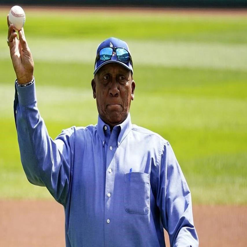 Hall of Famer Fergie Jenkins will have a statue at Wrigley Field in 2022