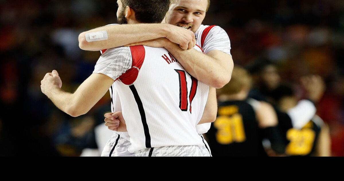 March Madness LouisvilleMichigan preview