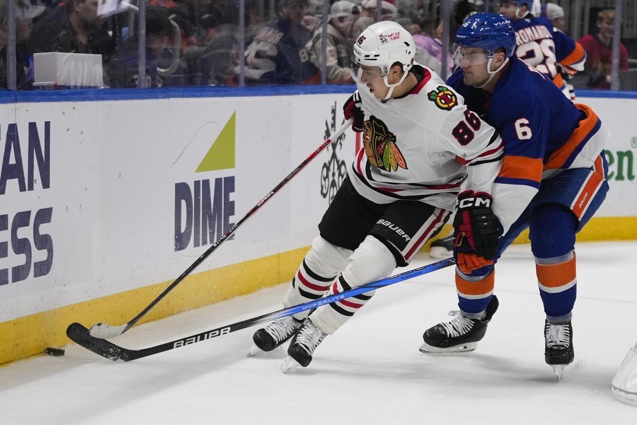 Holmstrom, Dobson Lead Islanders To 5-4 Win Over Blackhawks