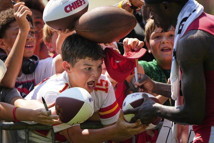 Chiefs' Xavier Worthy cleared to practice after concussion protocol as Drue Tranquill departs