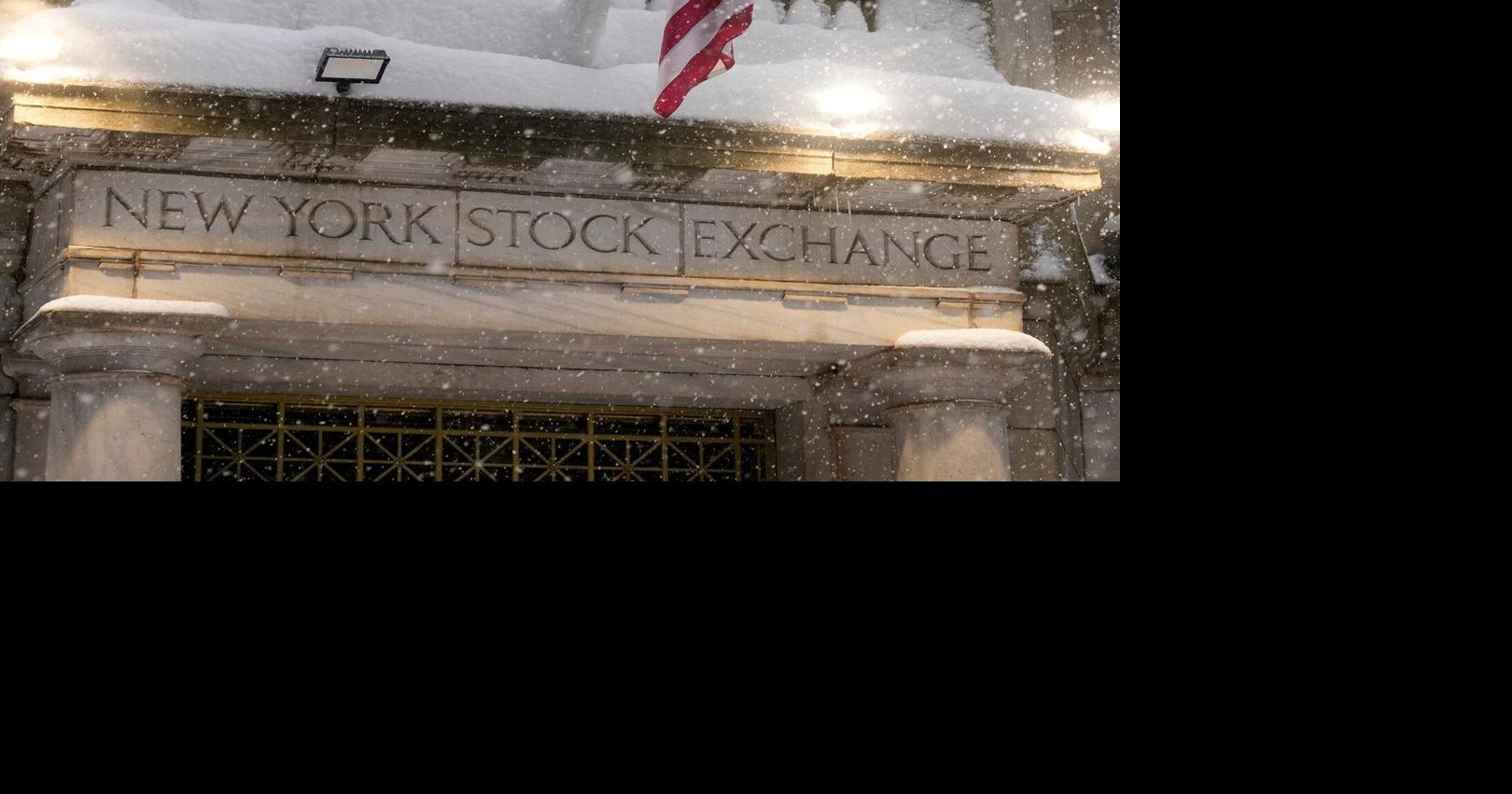 S&P/TSX composite up more than 100 points, U.S. stocks also move higher