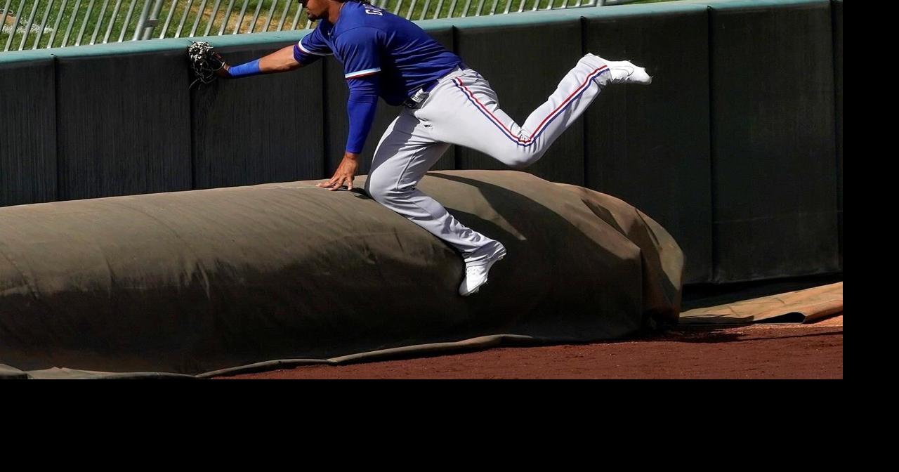 Lowe chance to be starting 1B for rebuilding Texas Rangers