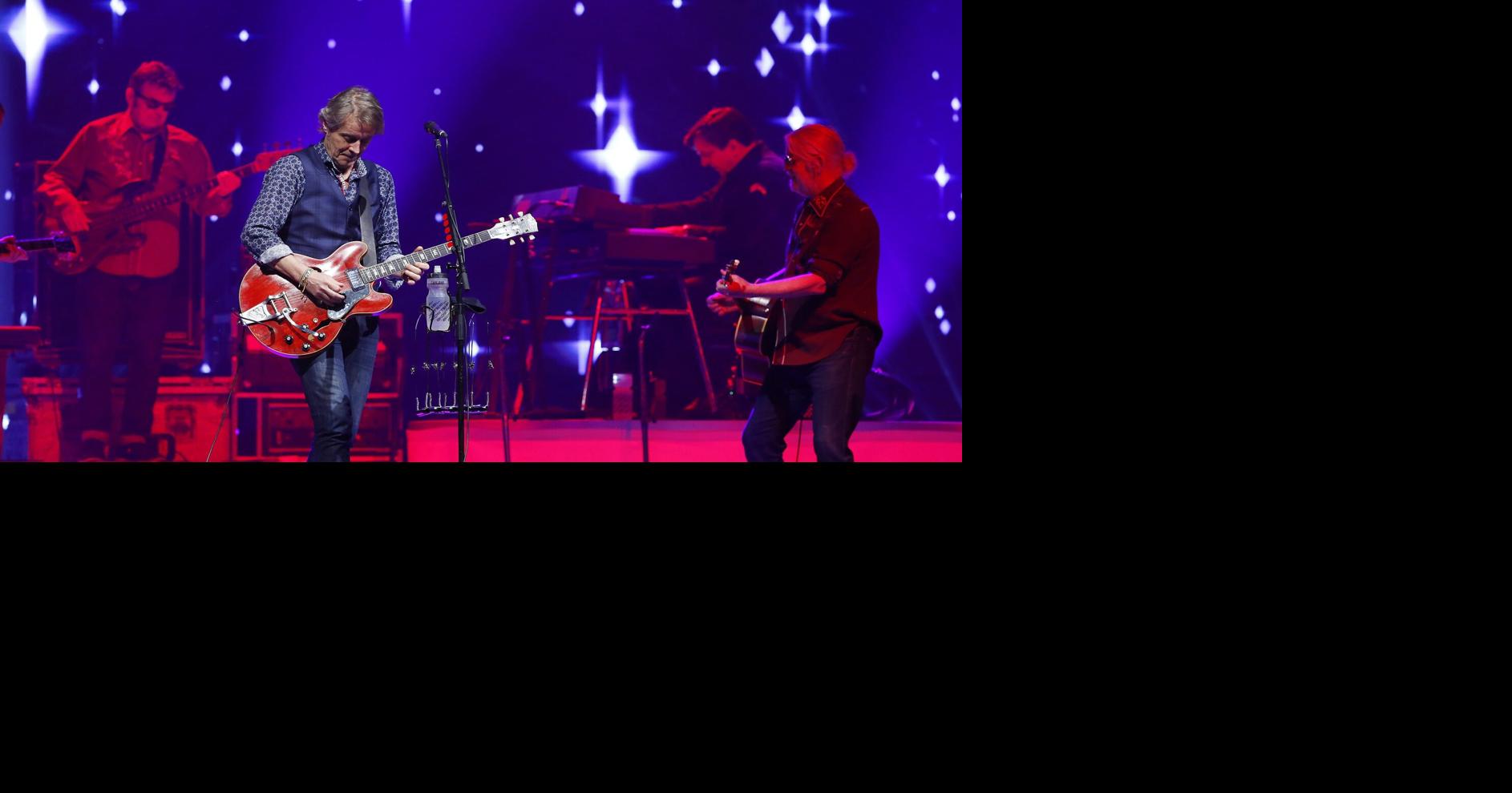 Blue Rodeo fans go wild when band sings 'Lake Ontario' lyric during Toronto show Saturday