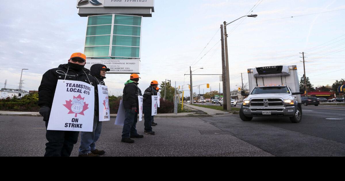 Striking workers at Ontario Food Terminal set to return to talks Monday