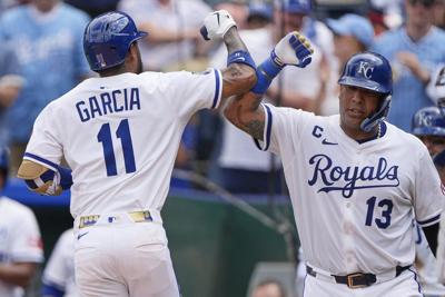 Kansas City catcher Salvador Perez hit by pitch, leaves Royals game against Braves