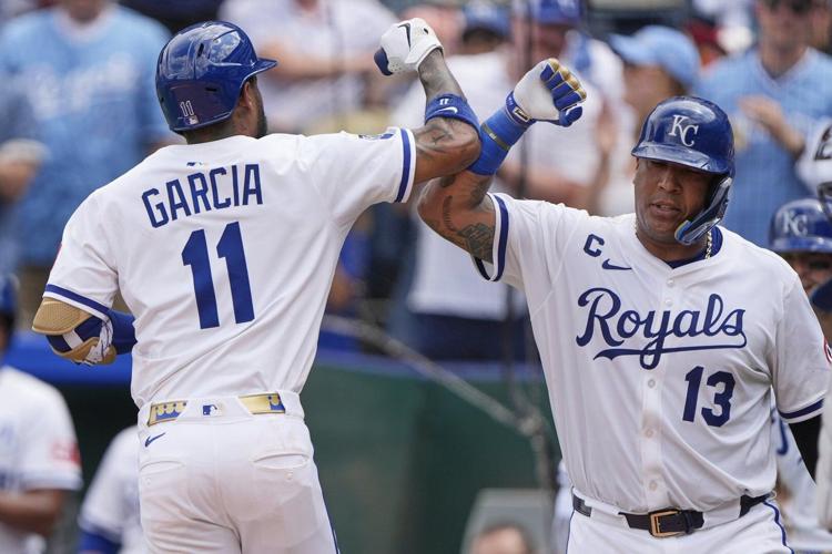 Kansas City catcher Salvador Perez hit by pitch, leaves Royals game against Braves
