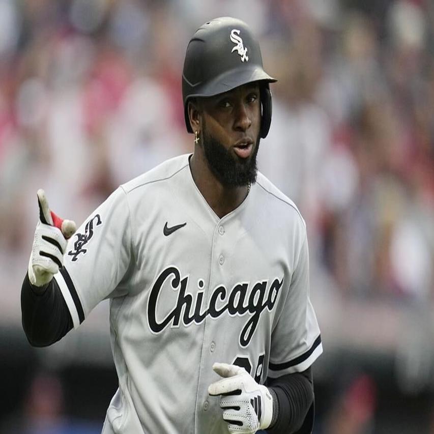 Luis Robert Jr. stars in White Sox win over Cubs