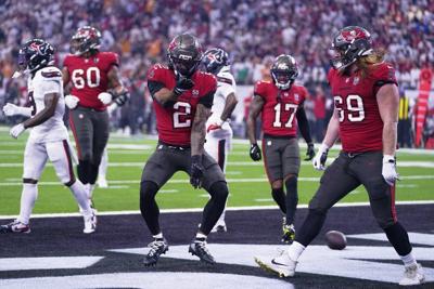 Injury-riddled Buccaneers lose two more offensive linemen