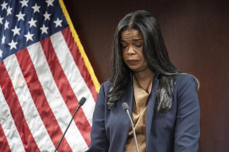 2 Chicago cops charged in shooting that wounded unarmed man