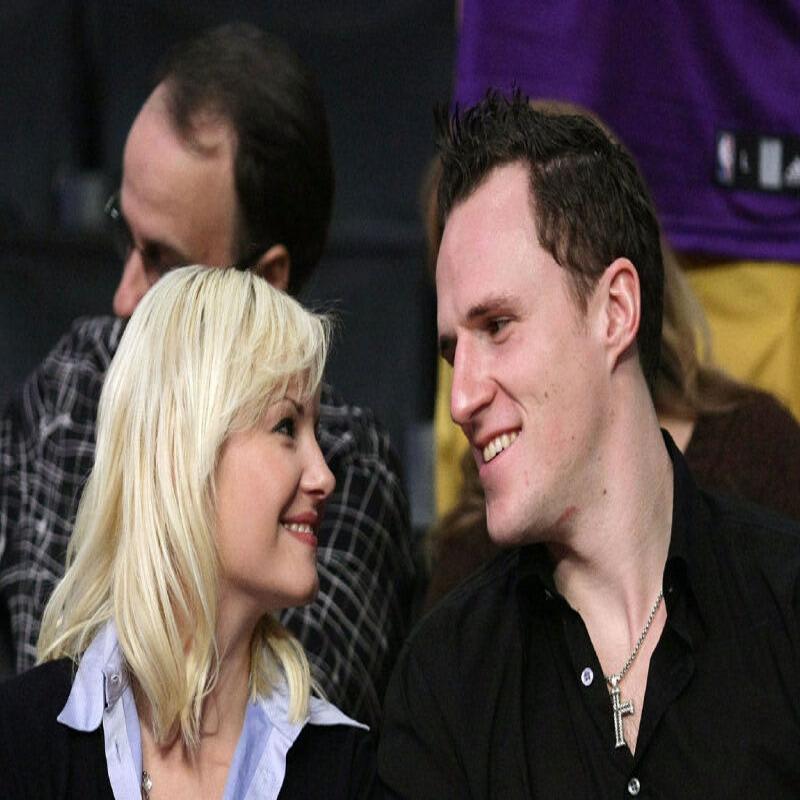 Toronto Maple Leafs captain Dion Phaneuf engaged to actress Elisha Cuthbert