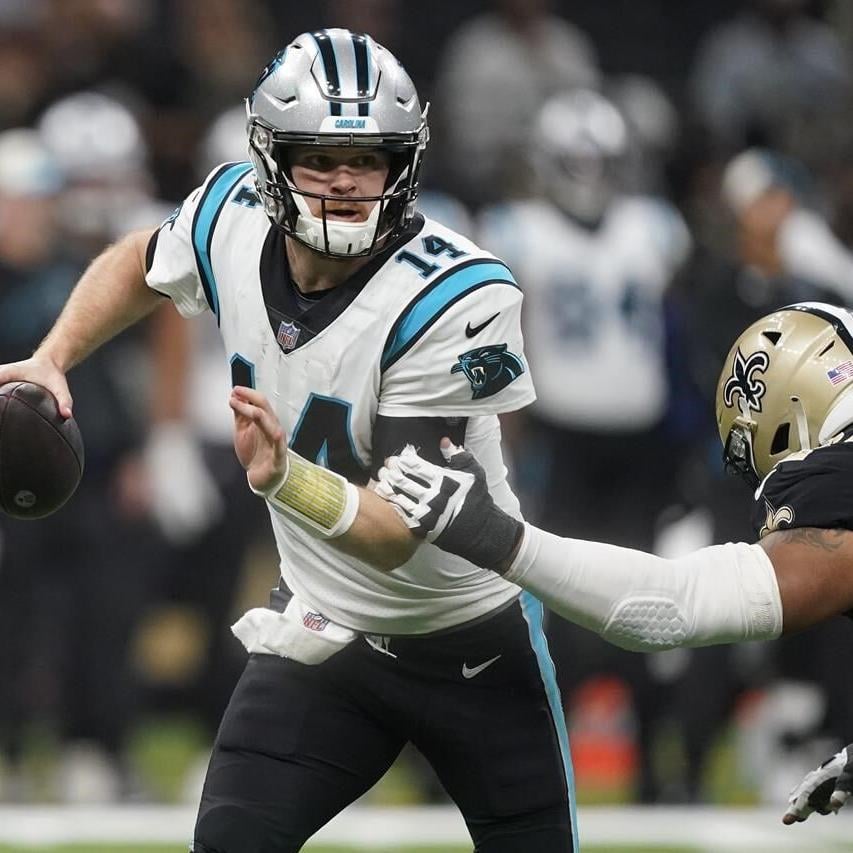 Pineiro's kick lifts Panthers to 10-7 win over Saints