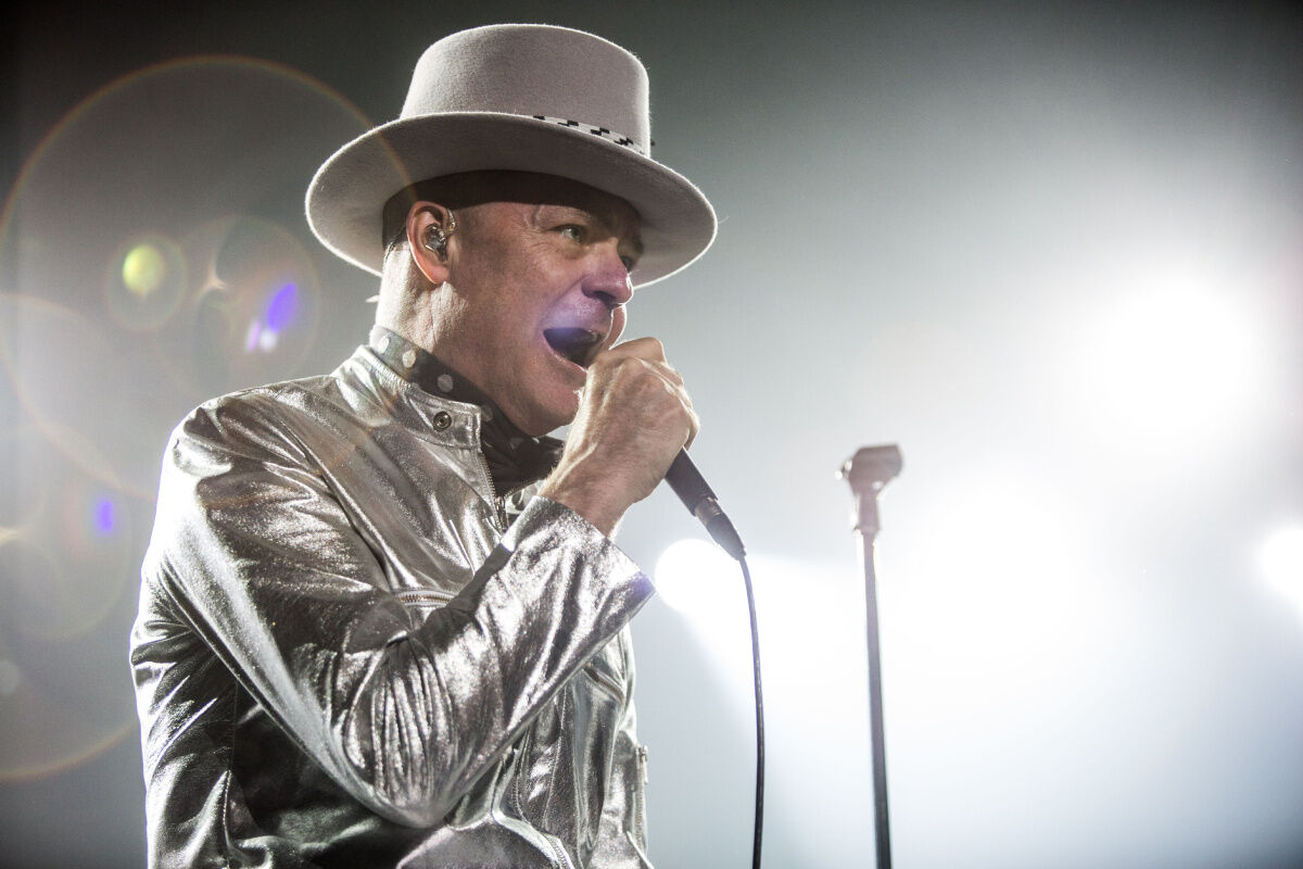 Gord Downie thanks crowd for keeping me pushing in stage farewell