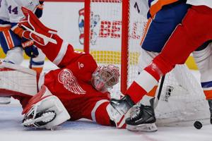 DeBrincat scores twice in 3rd period to help Red Wings beat Islanders 3-2