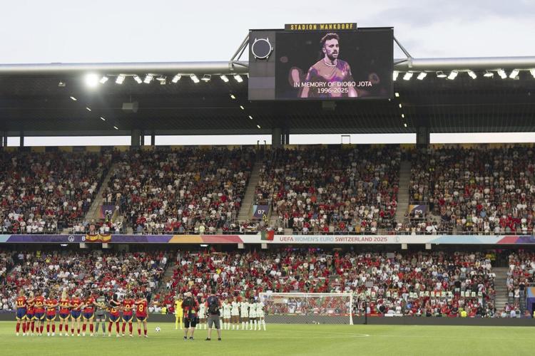 Photos of grief and tributes after deaths of Diogo Jota and his brother