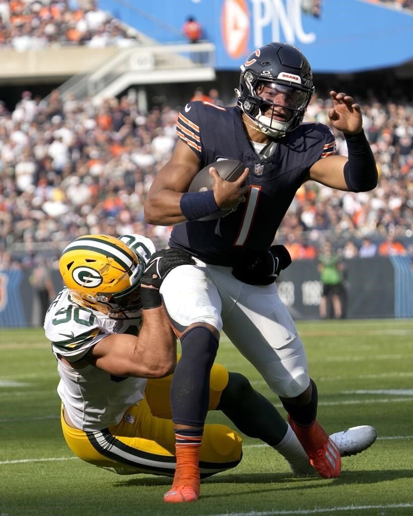 Jordan Love delivers in opener, throws 3 TD passes as Packers beat Bears  38-20 - ABC News