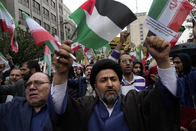 Iranians mark the anniversary of the 1979 US Embassy takeover while ...