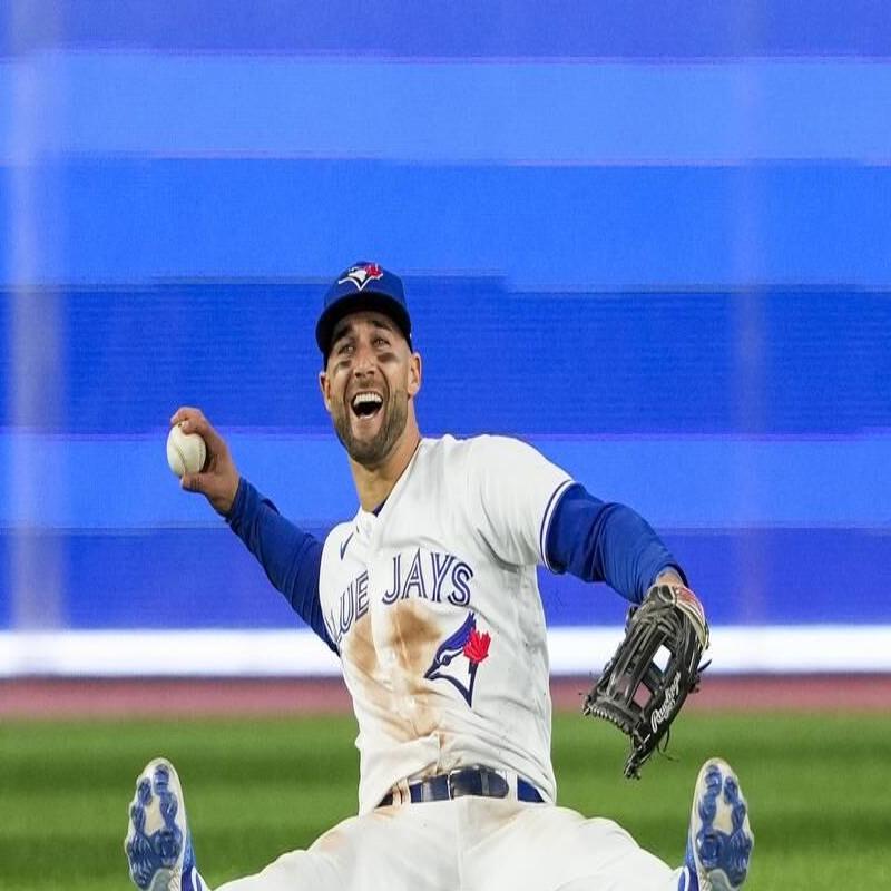Young Blue Jays fan ecstatic with gift from Kevin Kiermaier