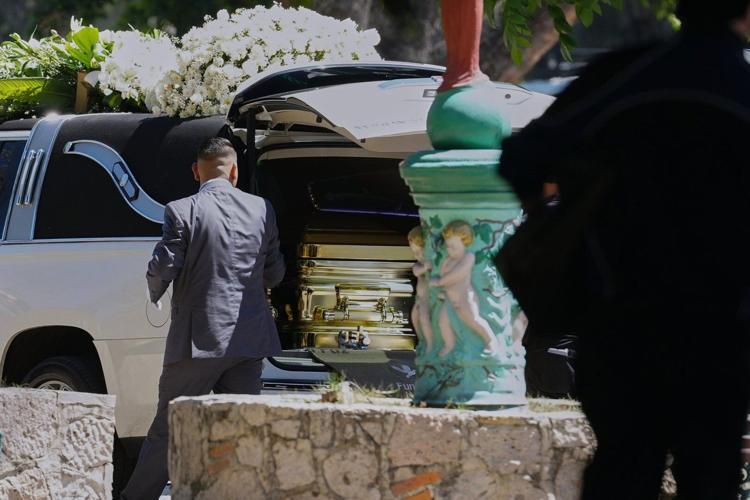 Jalisco cartel leader 'El Mencho' buried in a golden casket in a ...