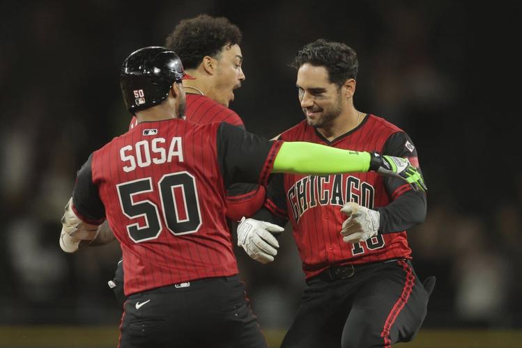 Tauchman gets the winning hit in the 11th as the White Sox beat the Guardians 5-4 for DH split