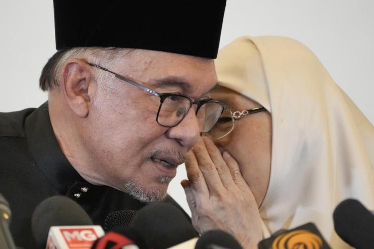 New Malaysian PM Anwar vows to heal divided nation, economy
