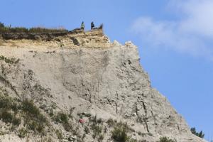 Toronto fire crews rescue man stranded on Scarborough Bluffs cliff — possibly for 24 hours