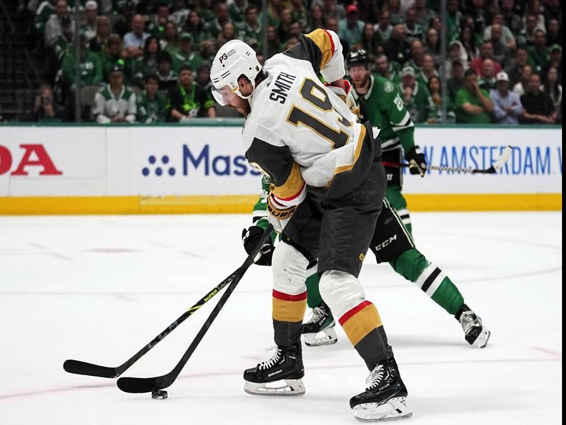 Vegas Golden Knights right wing Reilly Smith (19) plays against