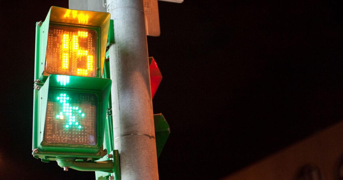 Countdown Signals Countdown signals safer for pedestrians, but risky for impatient drivers