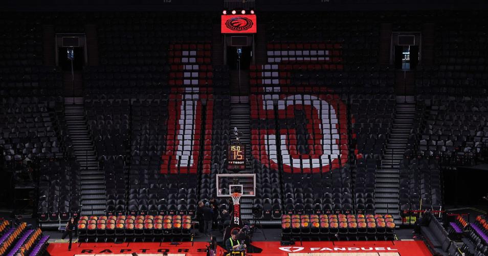 Raptors pay tribute to Vince Carter, retire No. 15 jersey